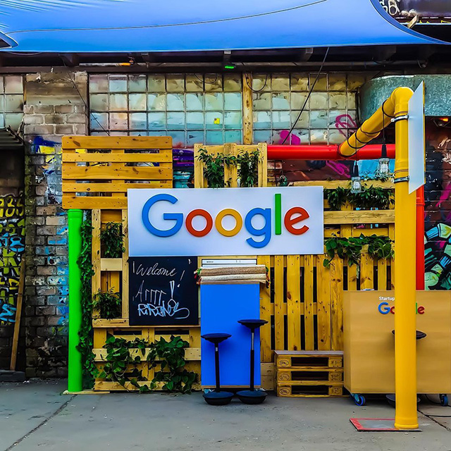 Google Spot With Wooden Slats