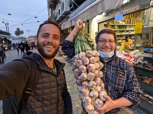 Daniel Waisberg & Yehoshua Coren Go Onion Shopping 