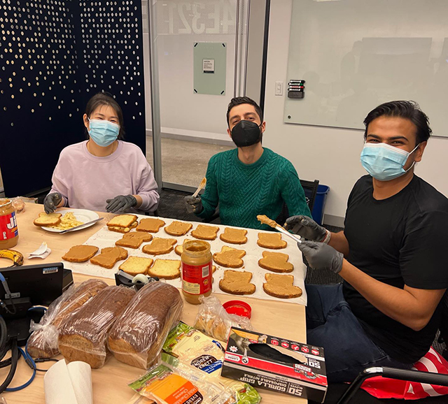 Googlers Making Over 250 Sandwiches